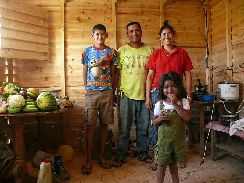 TECHO - Familia de comunidad en vivienda de emergencia
